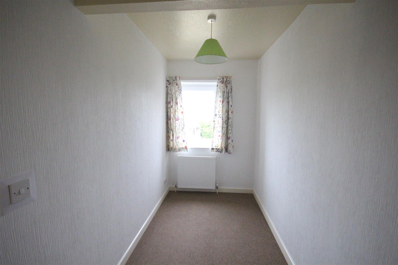 2 bedroom mid terrace house To Let in Laneshawbridge - IMG_8494.jpg